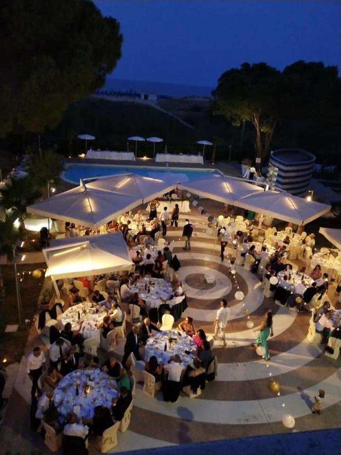 Hotel Perrozzi Васто Экстерьер фото