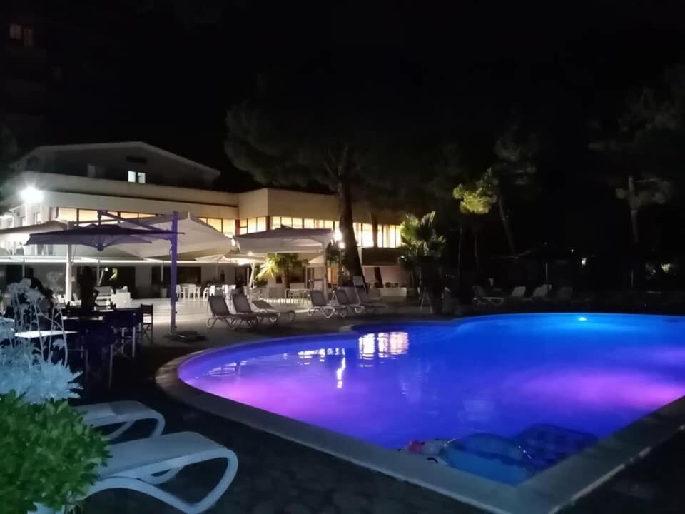Hotel Perrozzi Васто Экстерьер фото